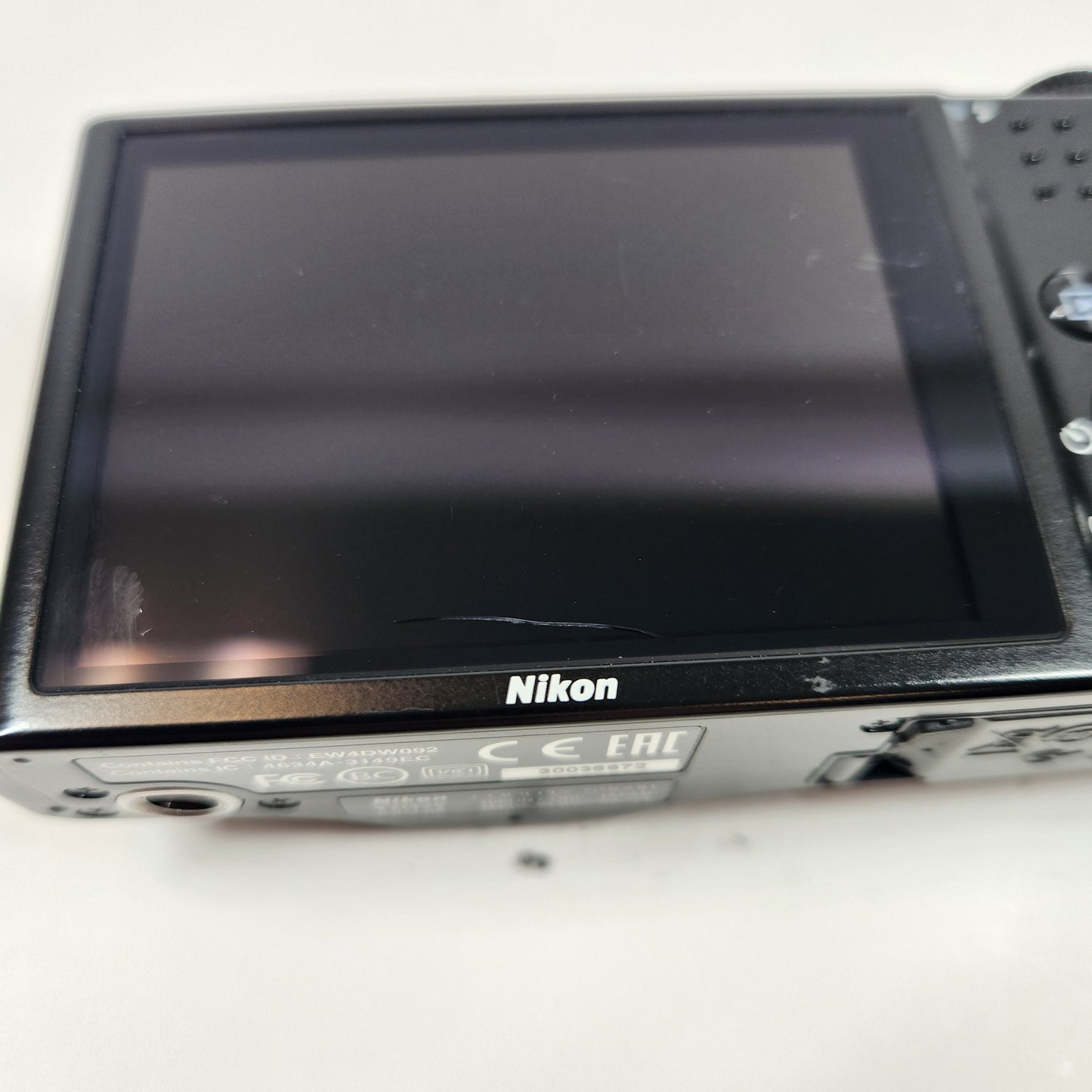 BROKEN Nikon COOLPIX S9600 16.0MP Compact Camera