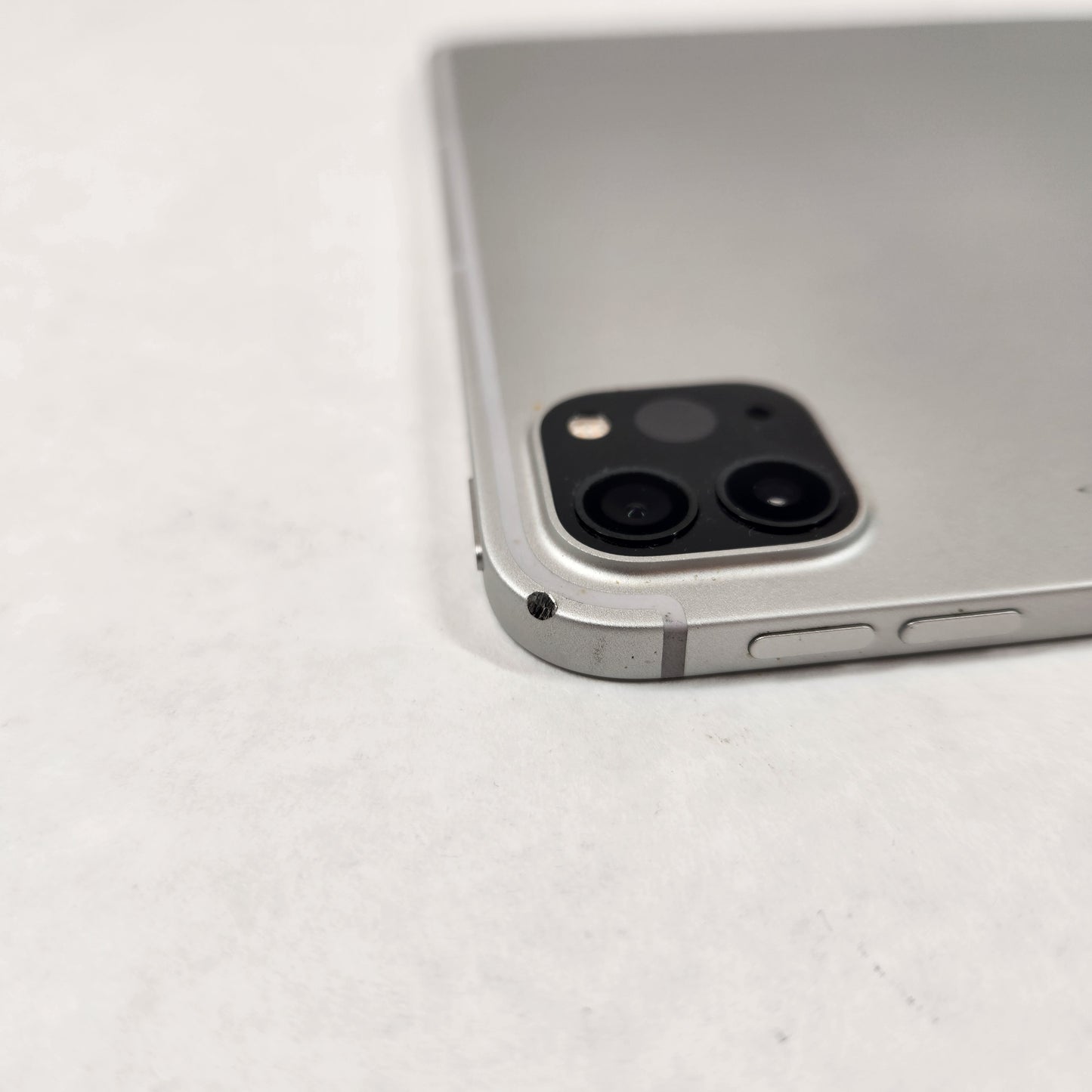 WiFi Only Apple iPad Pro 11" 3rd Gen 256GB Silver MHMW3LL/A