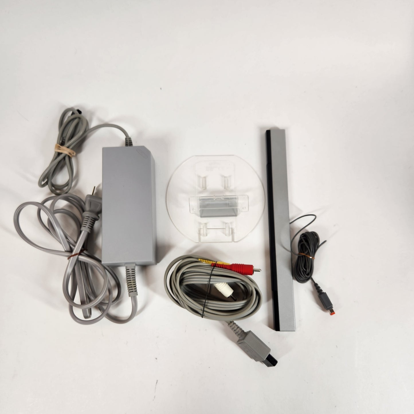 Limited Edition Red Nintendo Wii Gaming Console Bundle RVL-001