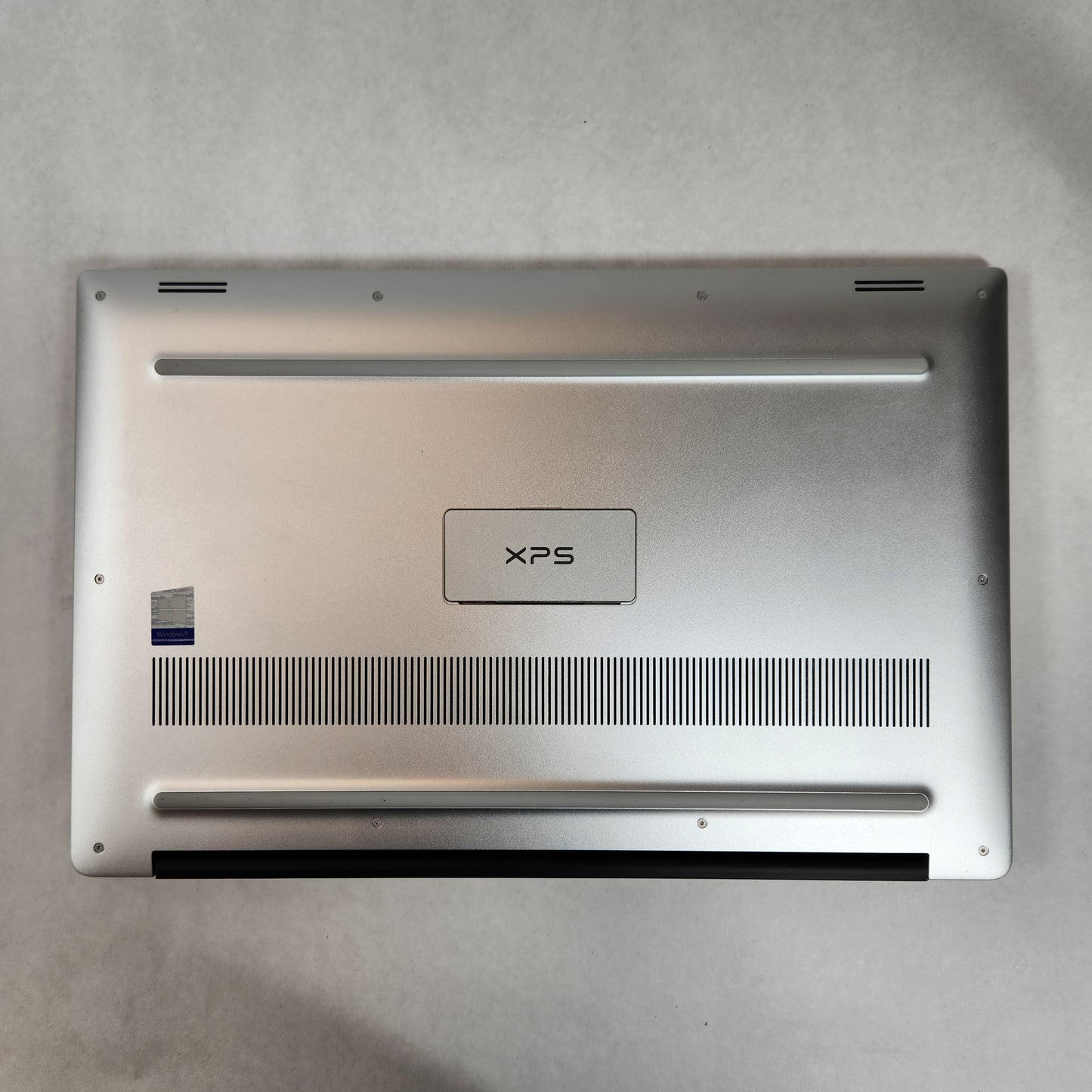 Dell XPS 9570 15" i7-8750H 2.2GHz 8GB RAM 256GB HDD GeForce GTX 1050 Ti Max-Q