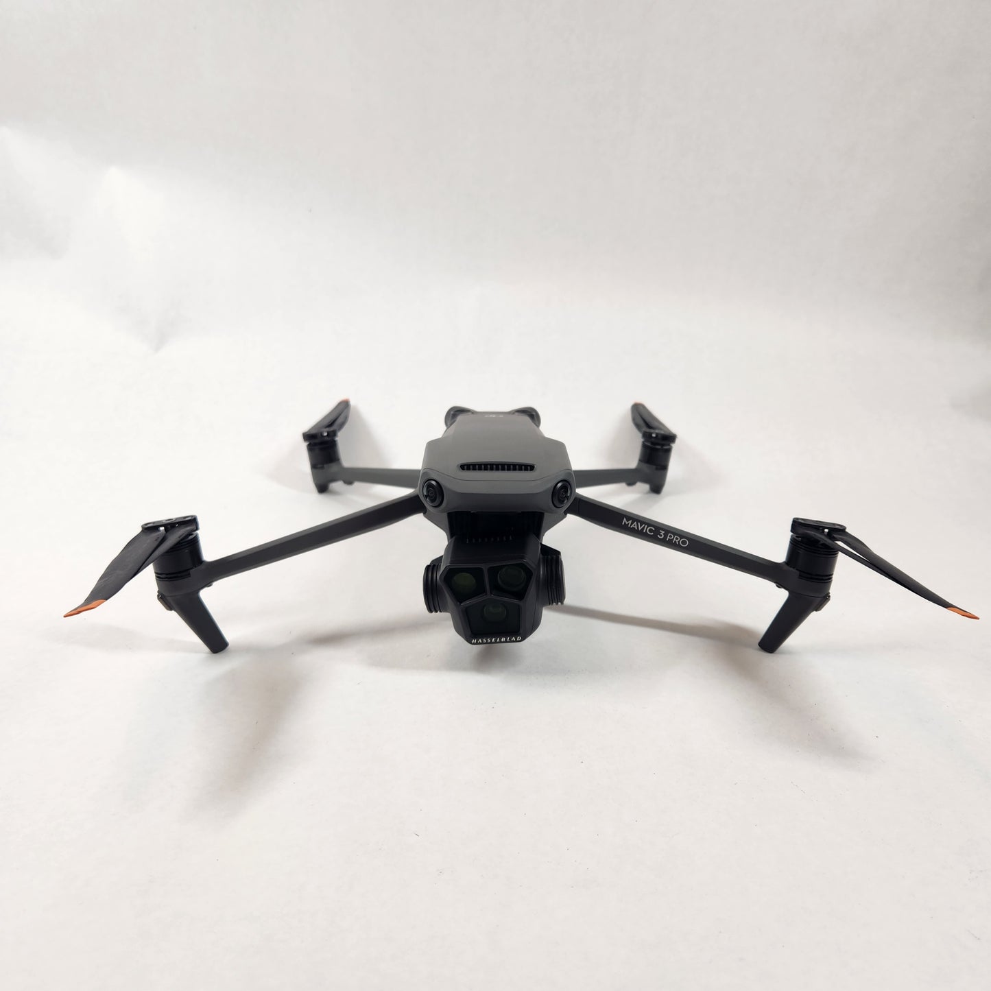 DJI Mavic 3 Pro FlyMore 4K Quadcopter Camera Drone CP.MA.00000654.01