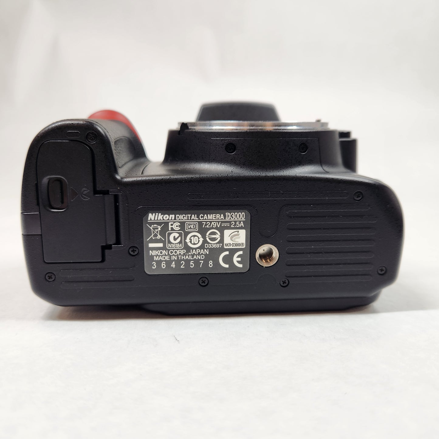 Nikon D3000 10.2MP Digital SLR DSLR Camera