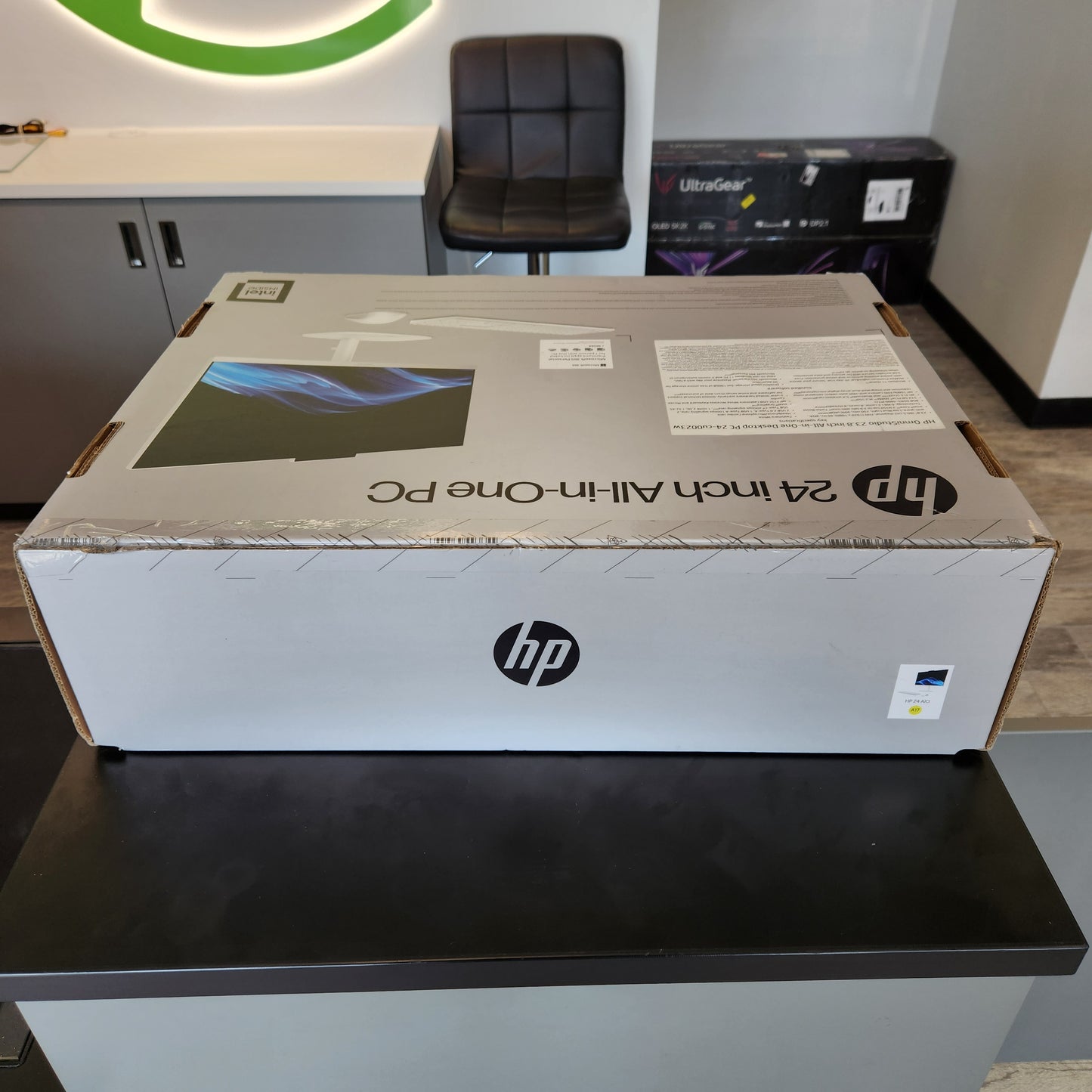 New HP OmniStudio 24-CU0023W 24 Core 3 8GB RAM 512GB SSD