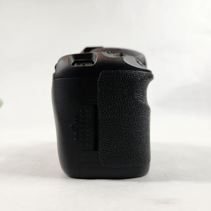 Canon EOS 7D 18.0MP Digital SLR DSLR Camera