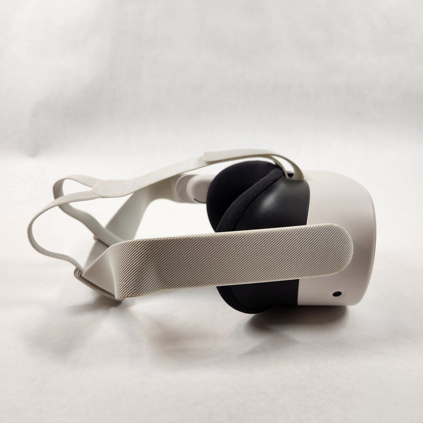 Meta Quest 3S 128GB Standalone All-in-One VR Headset P97