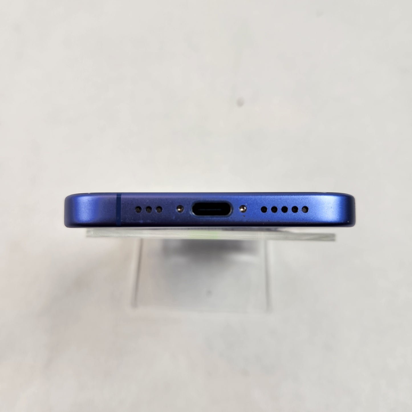 Unlocked Apple iPhone 16 128GB 26.0.1 Ultramarine MYAT3LL/A