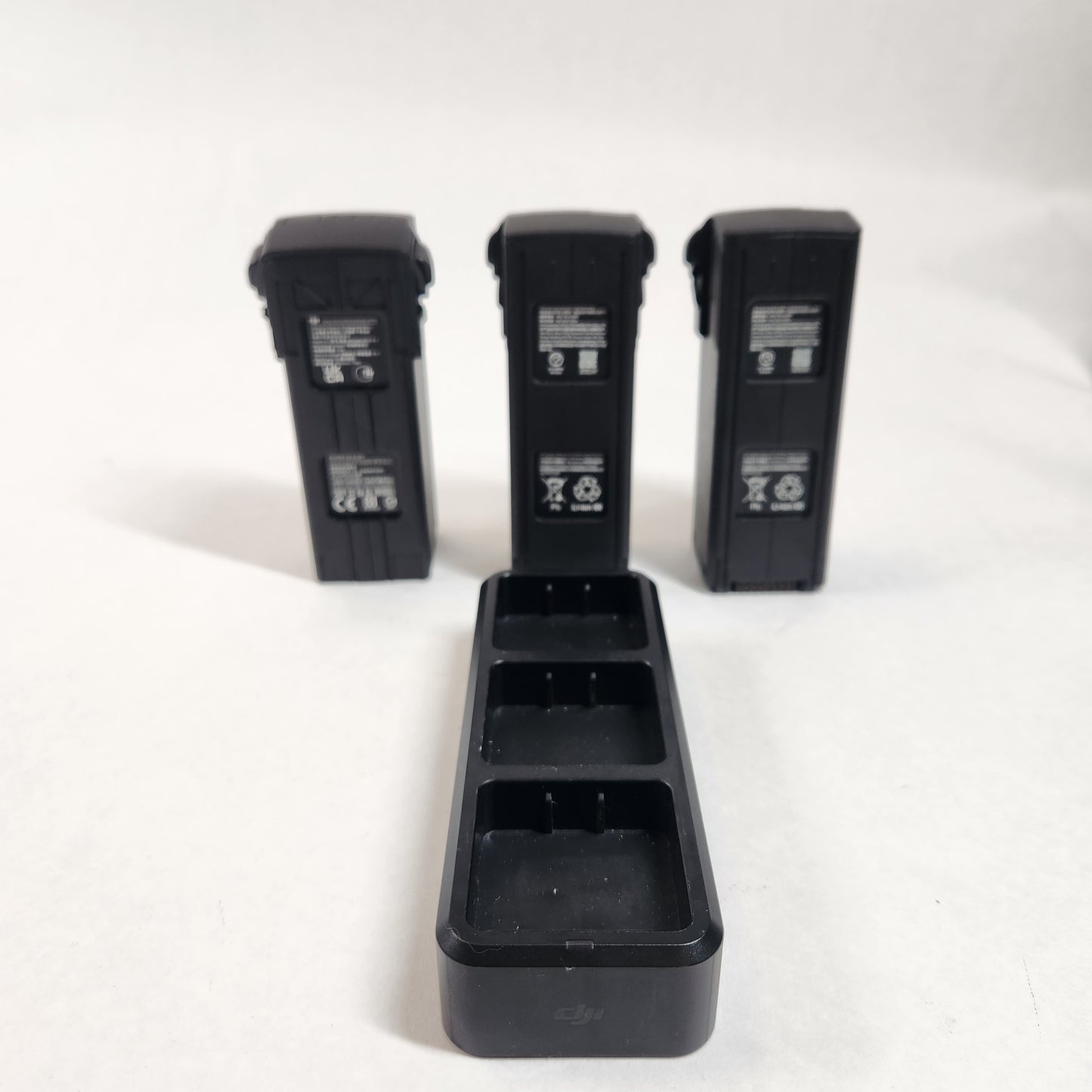 DJI Mavic 3 Pro FlyMore 4K Quadcopter Camera Drone CP.MA.00000654.01