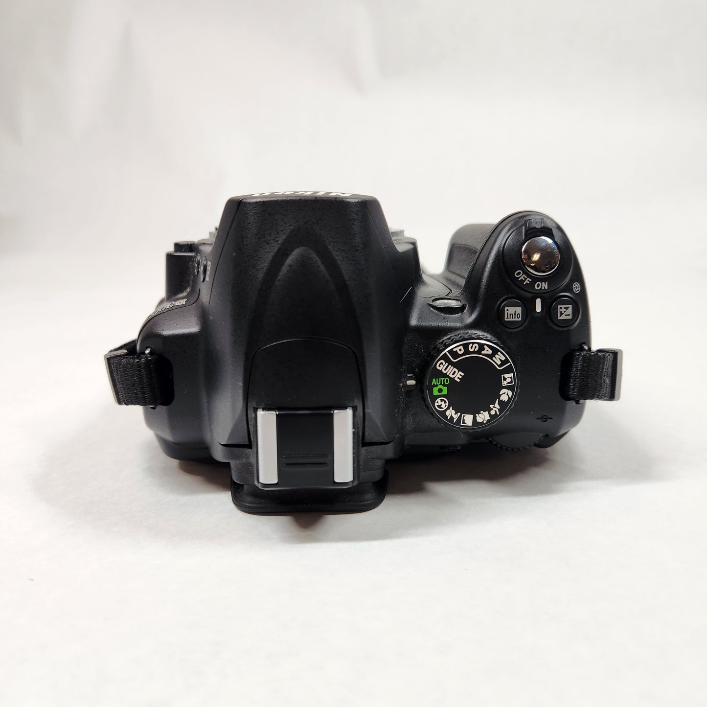 Nikon D3000 10.2MP Digital SLR DSLR Camera