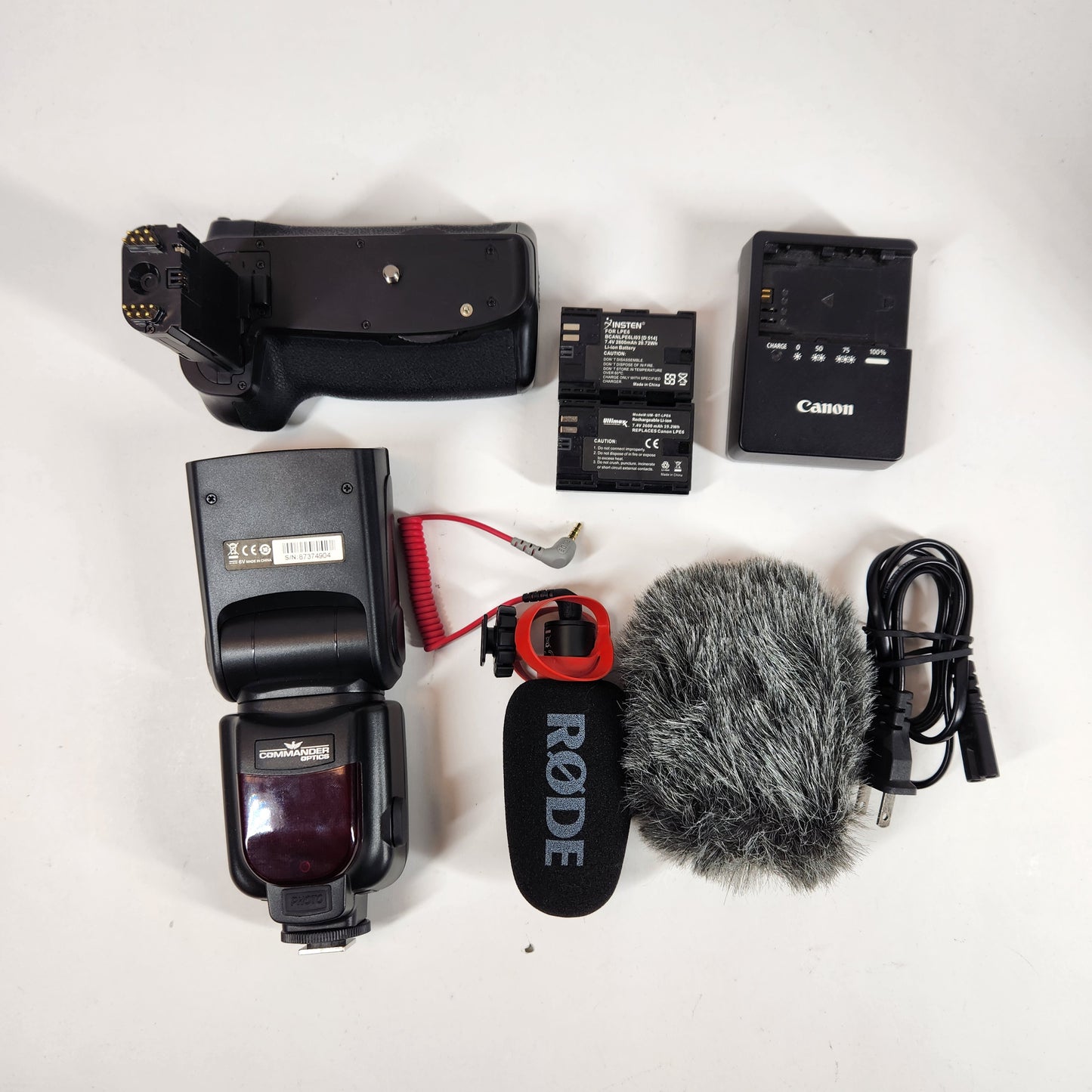 Canon EOS 6D Mark II 26.2MP Digital SLR DSLR Camera Bundle