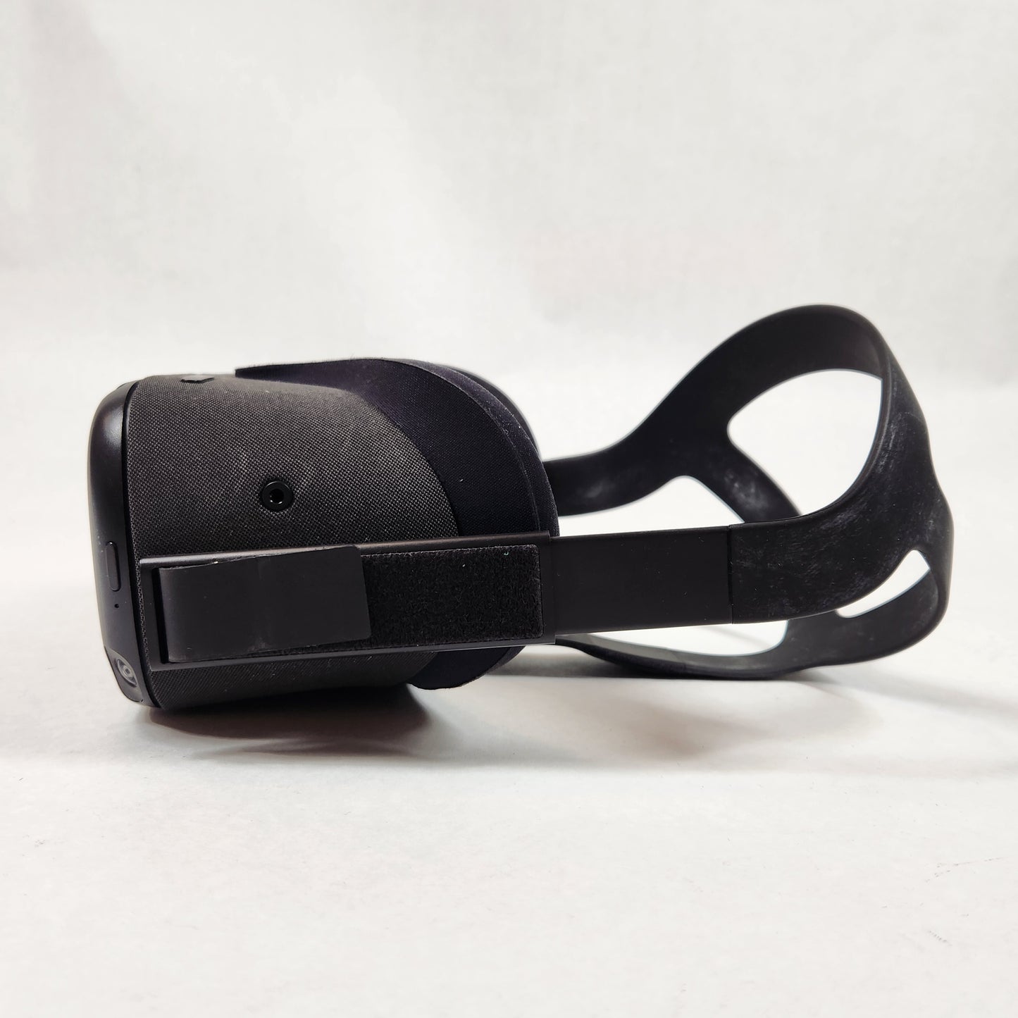 Oculus Quest 64GB Standalone All-in-One VR Headset MH-B