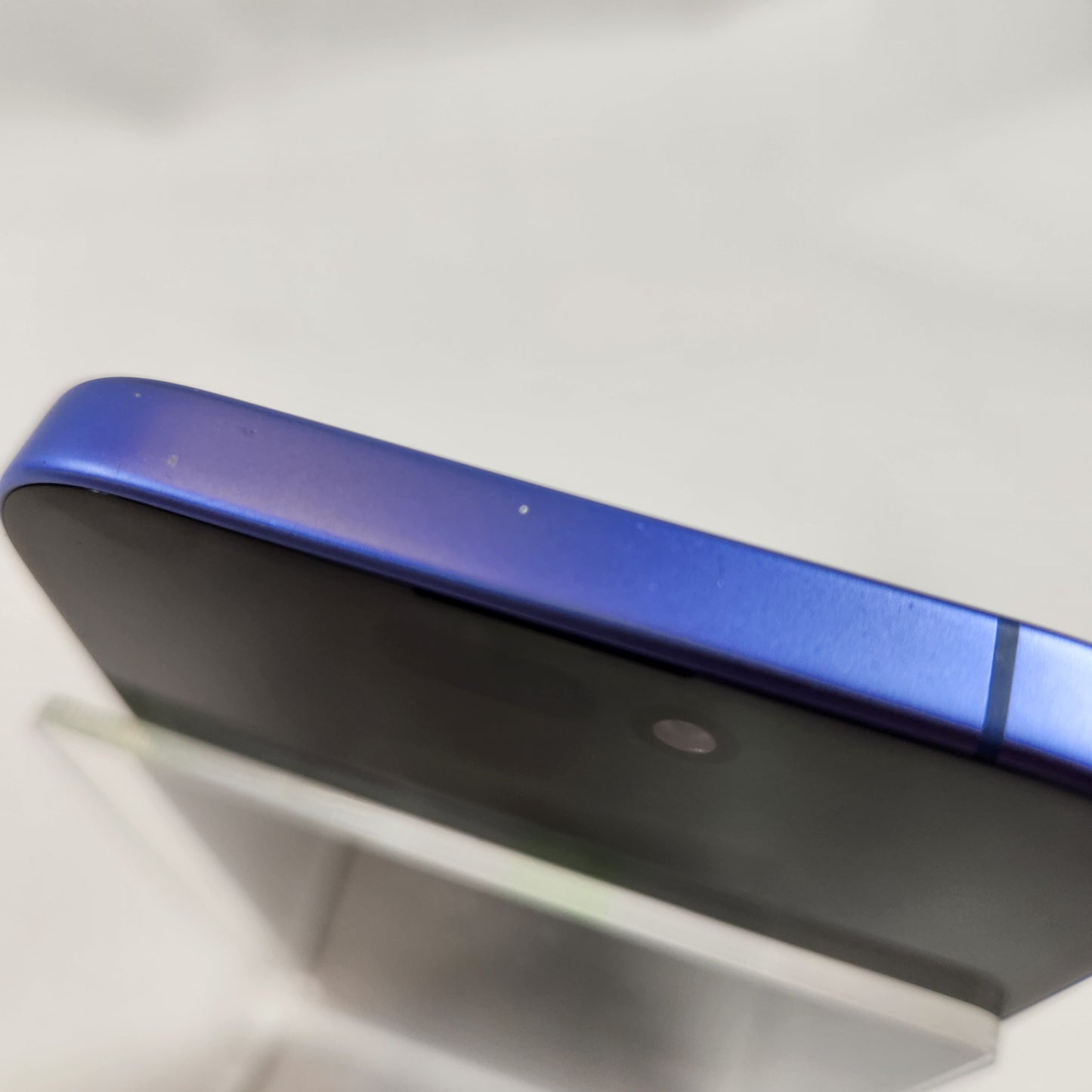 Unlocked Apple iPhone 16 128GB 26.0.1 Ultramarine MYAT3LL/A