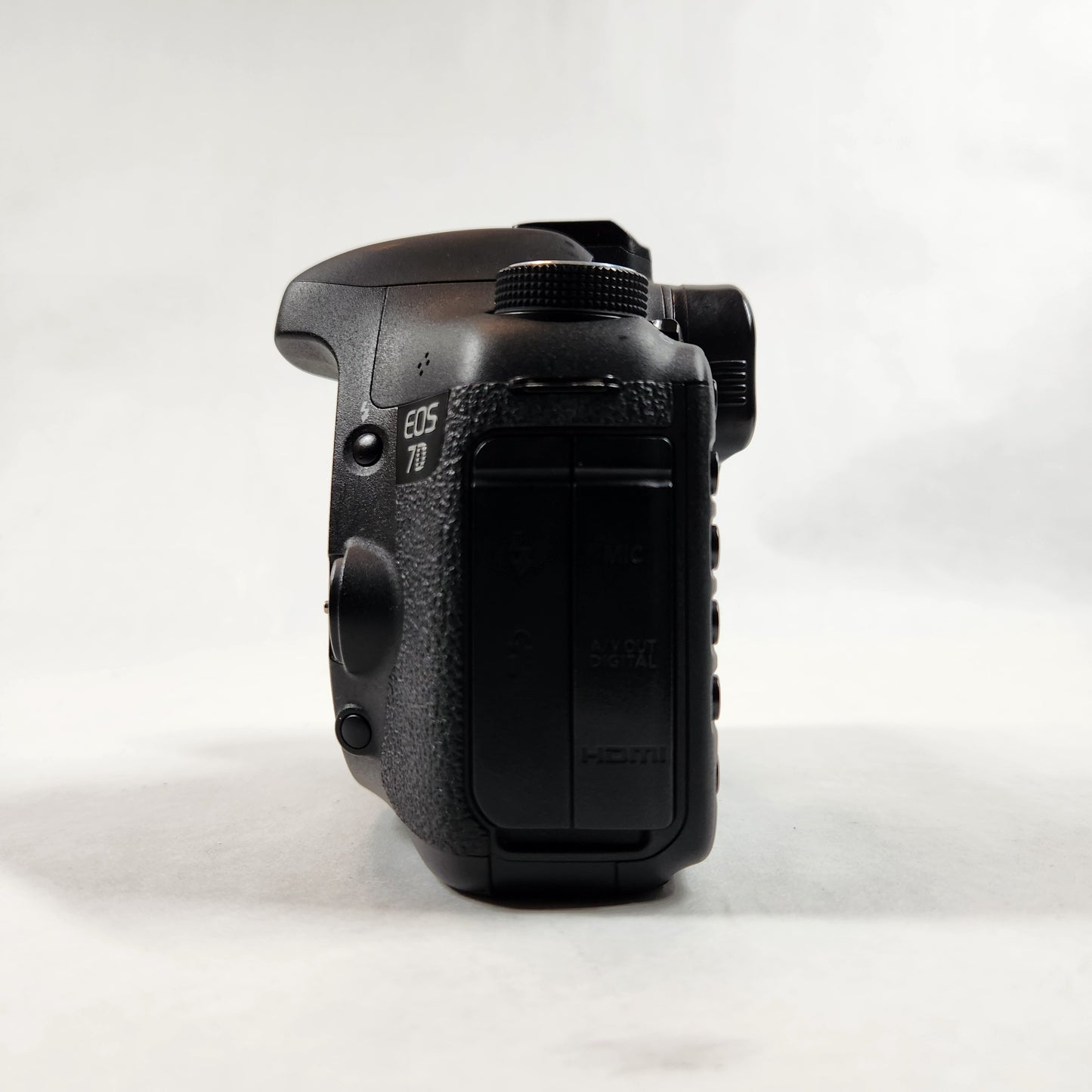 Canon EOS 7D 18.0MP Digital SLR DSLR Camera
