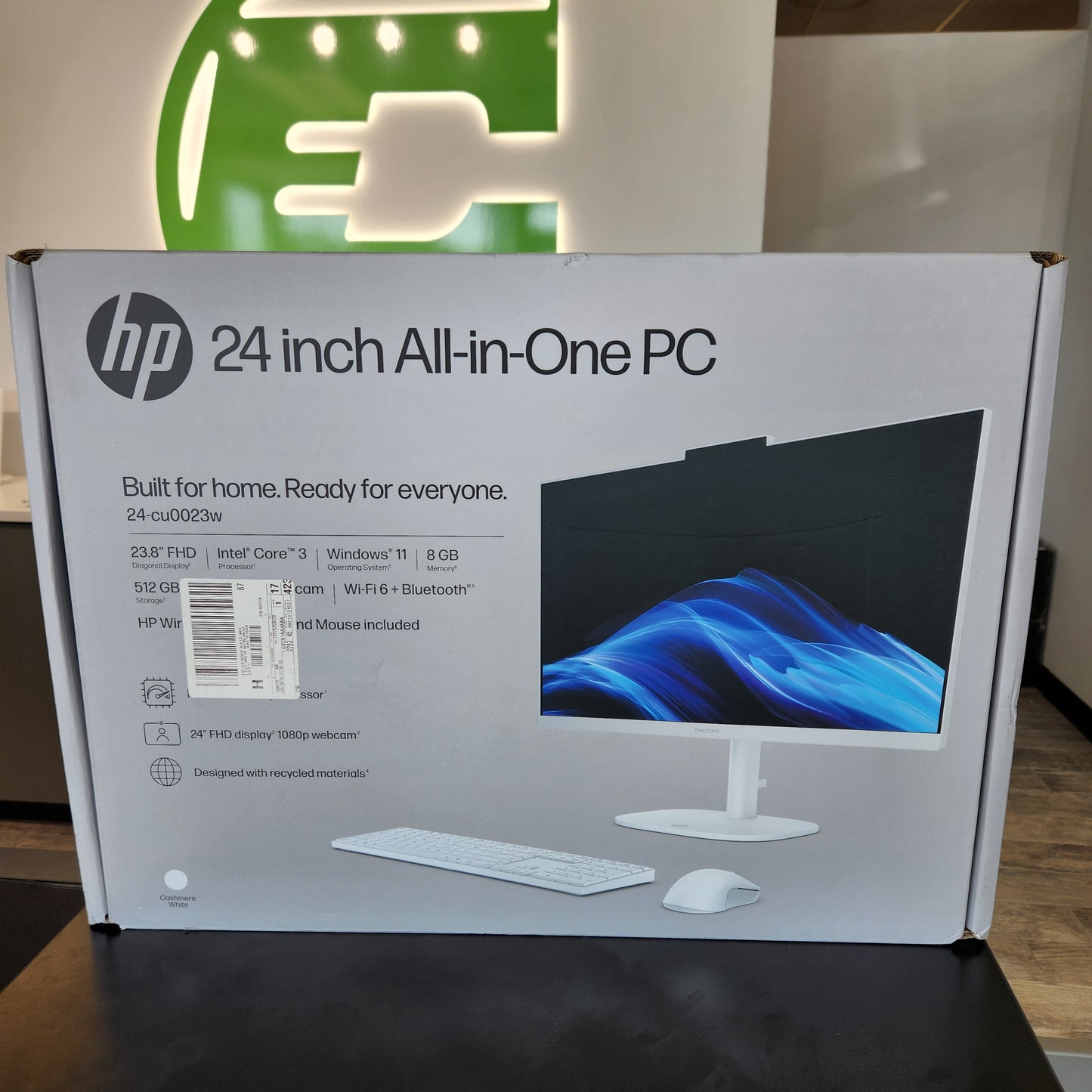 New HP OmniStudio 24-CU0023W 24 Core 3 8GB RAM 512GB SSD