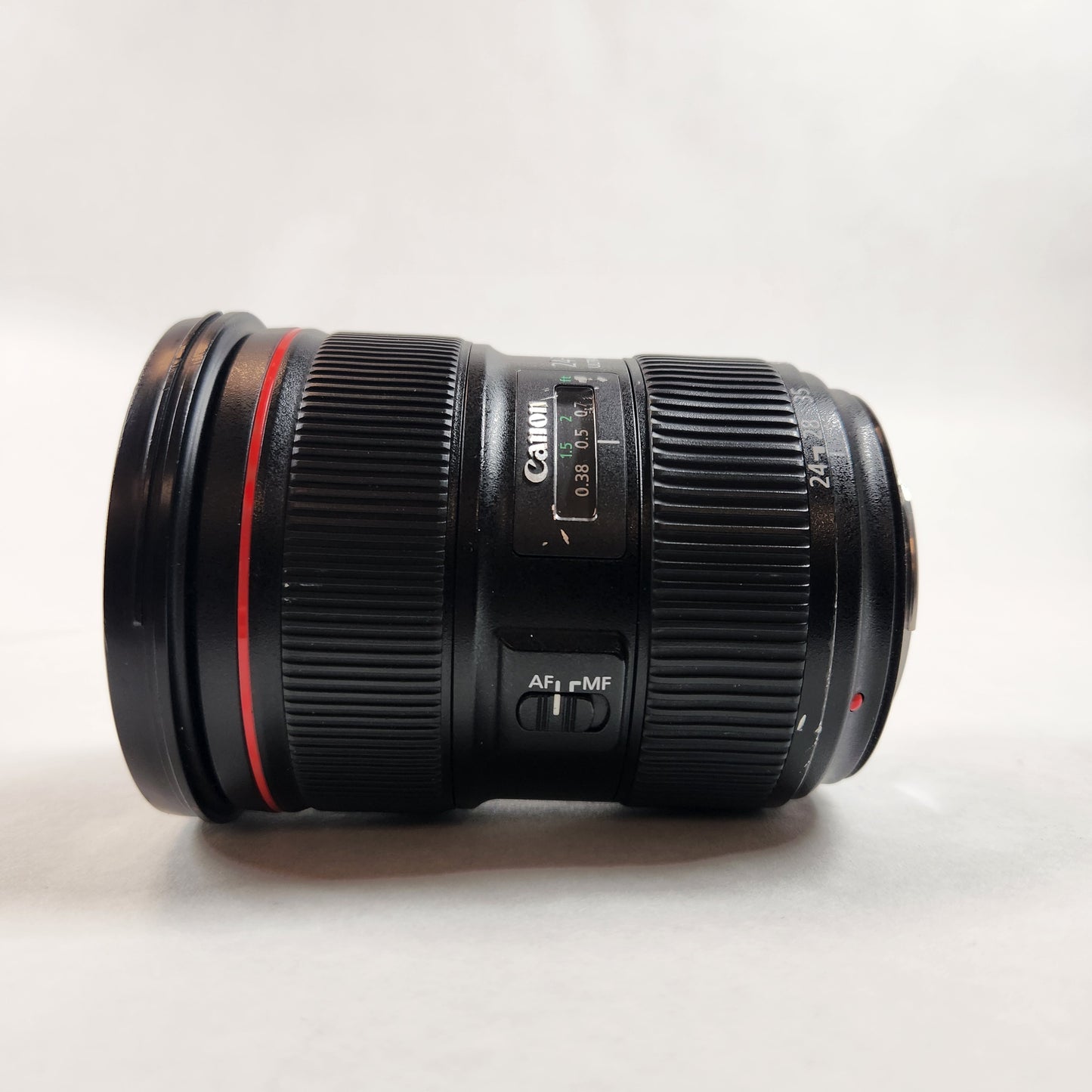 Canon Ultrasonic Zoom Lens EF 24-70mm f/2.8 L II USM + Canon Control Ring Mount Adapter EF-EOS R