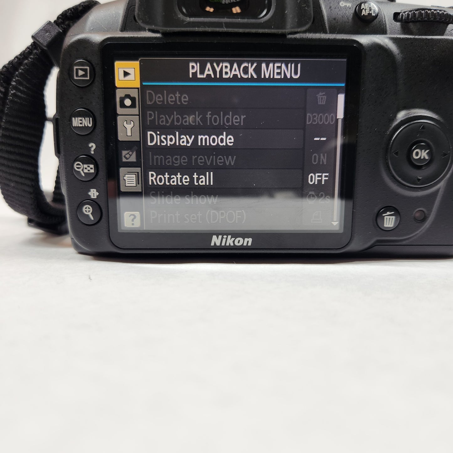 Nikon D3000 10.2MP Digital SLR DSLR Camera